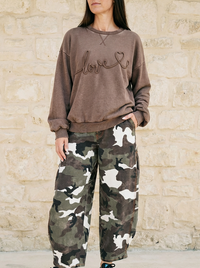 Heartline Love Crewneck - Chocolate